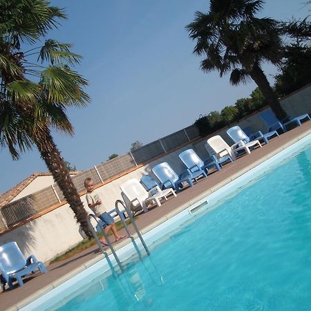 Le Clos Fleuri Hotel Médis Exterior foto