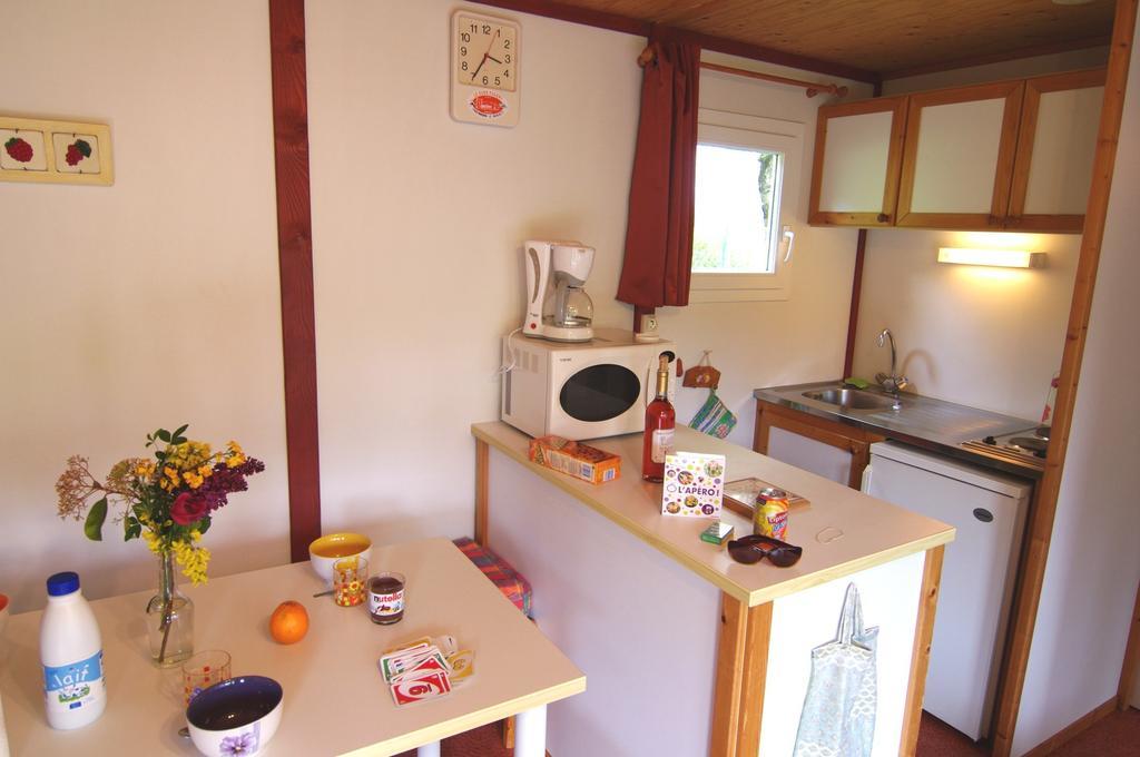 Le Clos Fleuri Hotel Médis Habitación foto