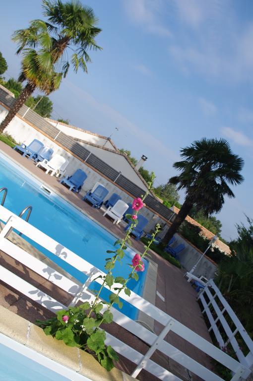 Le Clos Fleuri Hotel Médis Exterior foto