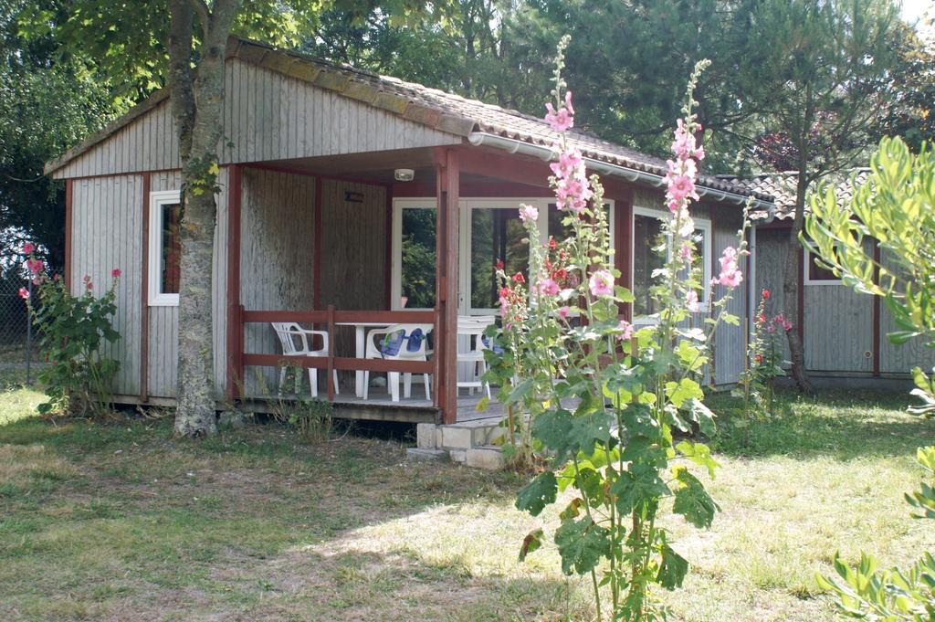Le Clos Fleuri Hotel Médis Habitación foto