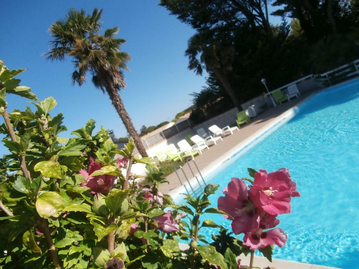 Le Clos Fleuri Hotel Médis Exterior foto